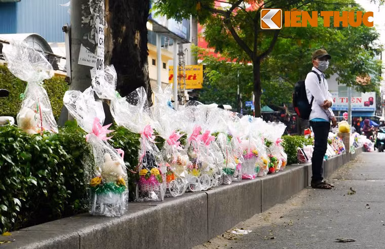 Không ít trường hợp suốt nhiều giờ vẫn không có một người khách đến mua.