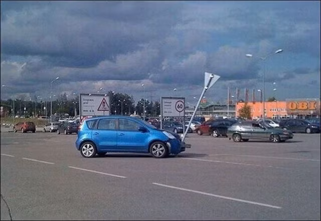 Đối đầu biển báo.