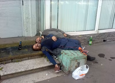 Gục ngay tại trận.