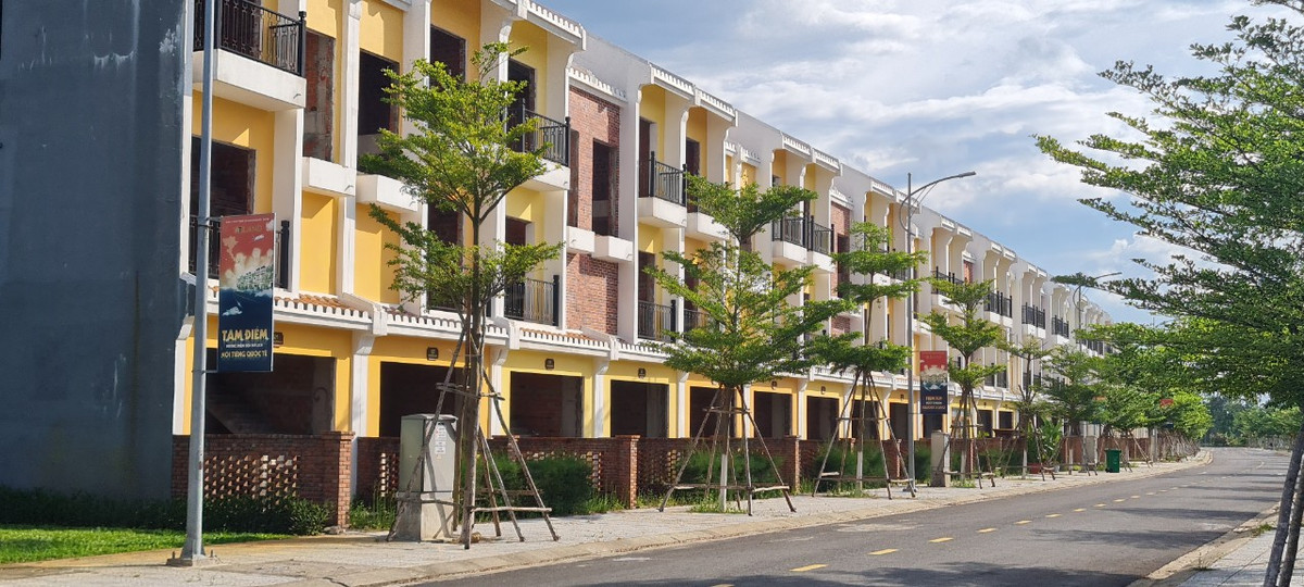 Nam Hội An City có quy mô lên đến 19 ha với hàng trăm căn nhà phố xây dựng đồng bộ 3 tầng.