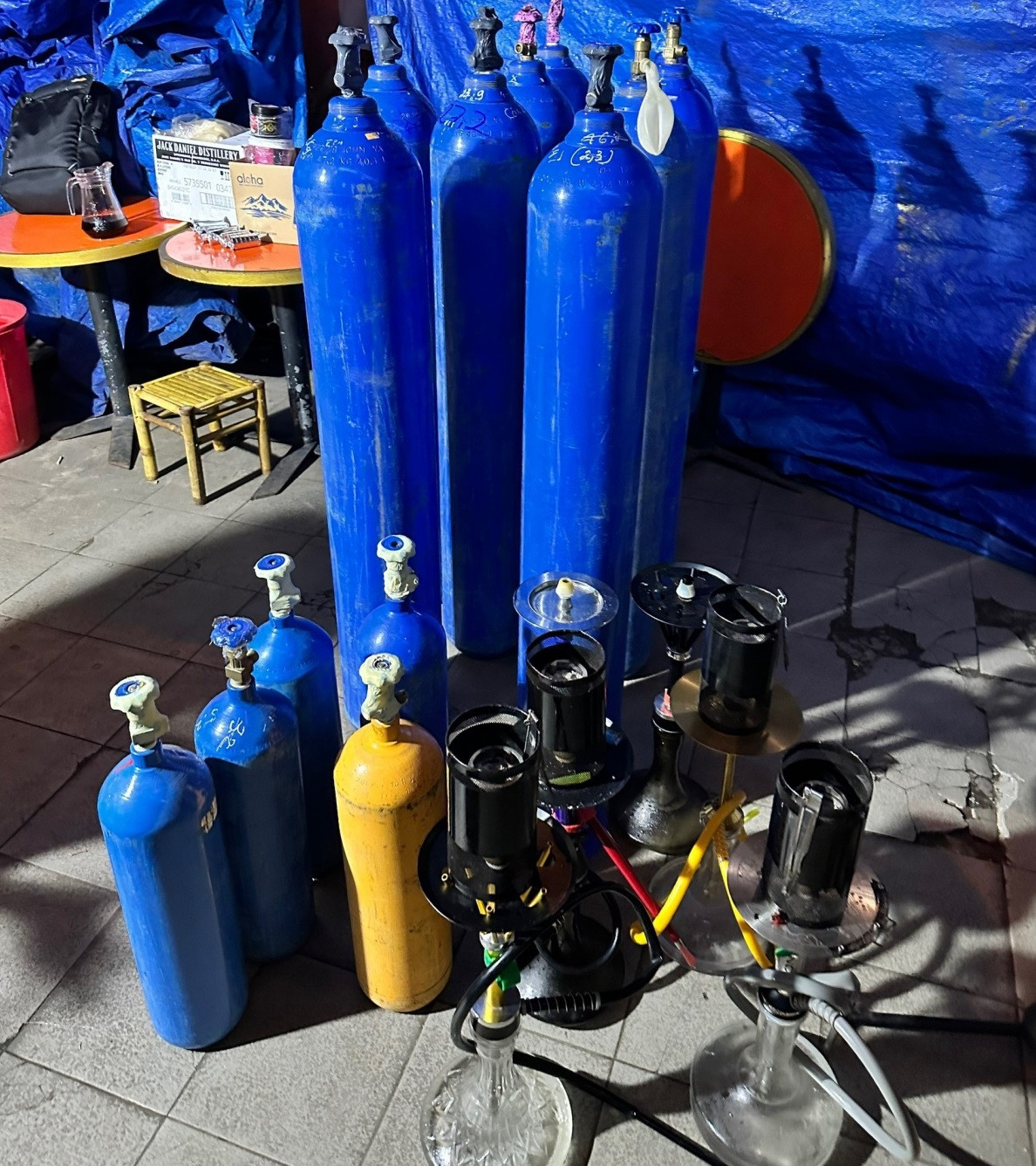 Đà Nẵng: Loạt vi phạm tại quán bar New Golden Pine - Hình 2 Da Nang: Loat vi pham tai quan bar New Golden Pine-Hinh-2