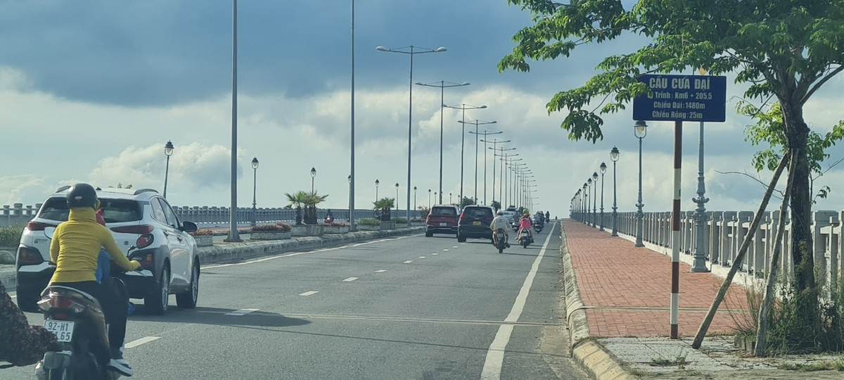 Cầu Cửa Đại được chính thức khánh thành vào tháng 3/2016, thiết lập kỷ lục cây cầu cao nhất, dài nhất tỉnh Quảng Nam.