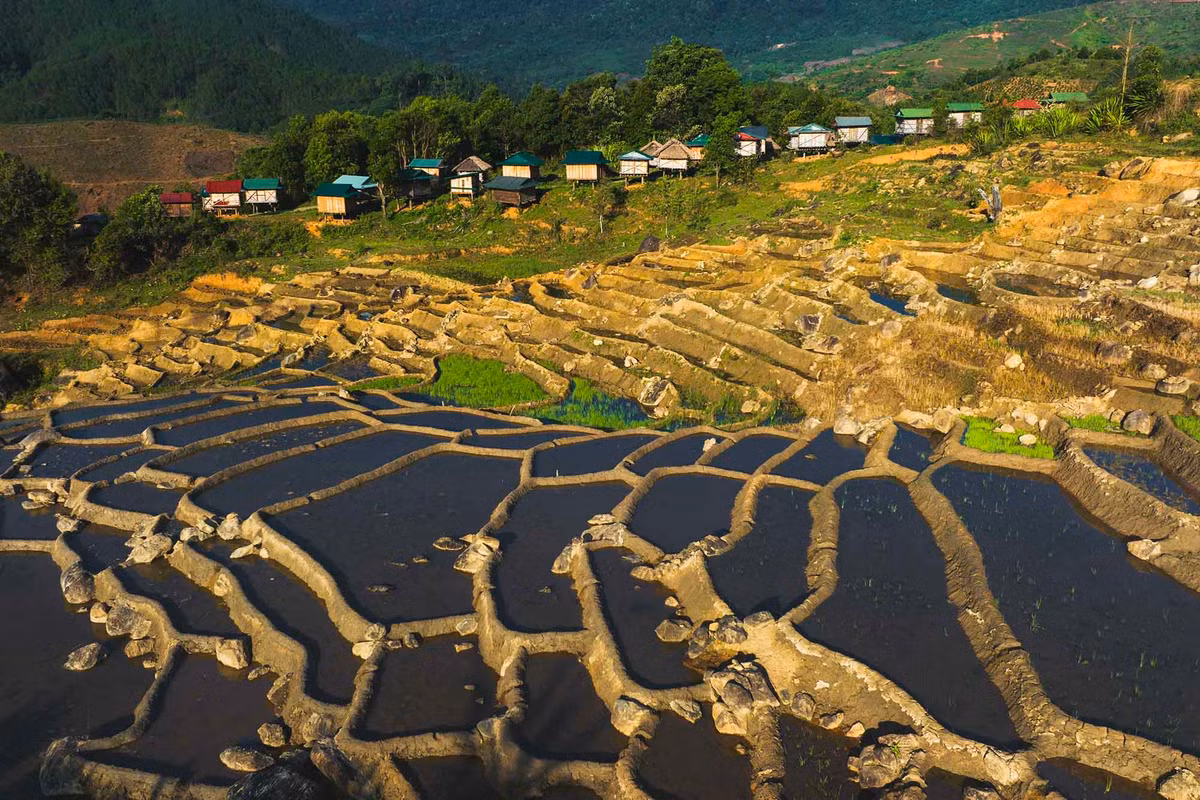 Mênh mông những thửa ruộng bậc thang ở Tu Mơ Rông mùa đổ nước. Ảnh: Nguyễn Ban