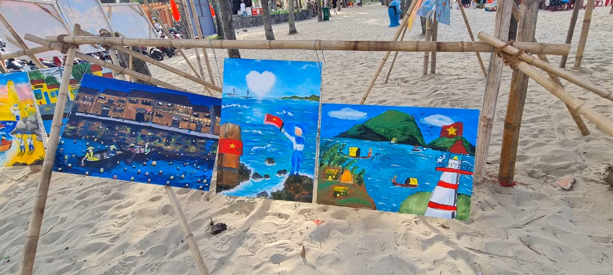 Đây cũng là dịp để Hội An giới thiệu đến du khách sự "hồi sinh" của bãi biển Cửa Đại sau thời gian dài bị sóng biển tàn phá nghiêm trọng.