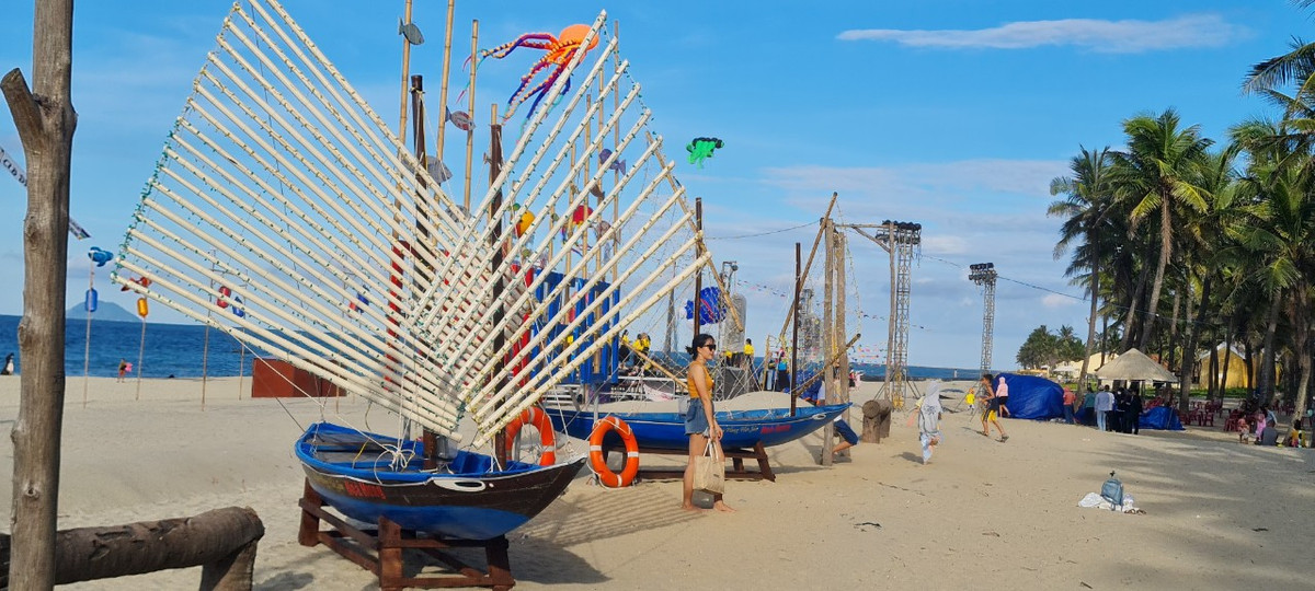 Hình ảnh mới của biển Cửa Đại, sau thời gian dài bị sóng biển tàn phá nghiêm trọng khiến người du khách ngỡ ngàng khi quay trở lại.