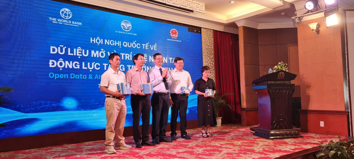 Bao Tri thuc va Cuoc song duoc chon la co quan truyen thong cho CLB Du lieu mo-Hinh-4