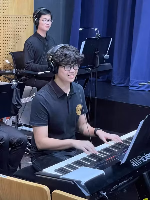 Do dai hoc danh tieng o My, con trai Hien Mai tu choi xe hoi-Hinh-3