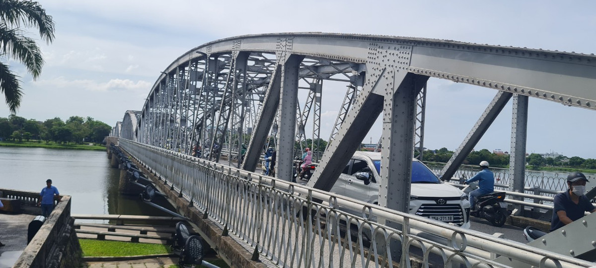 “Trường Tiền”, chữ Hán có nghĩa là xưởng đúc tiền.