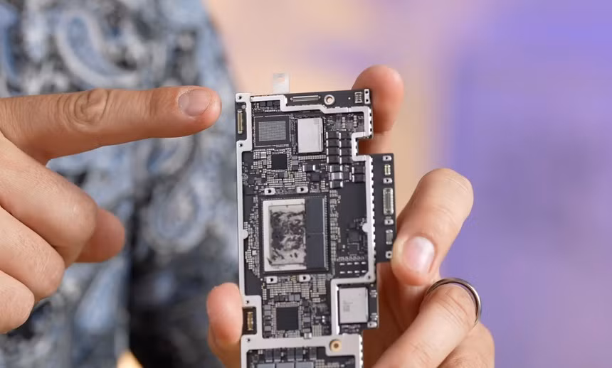 MacBook Air 15 inch toc do cham hon do chi su dung 1 chip NAND-Hinh-2