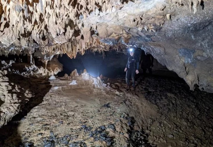 Vẻ đẹp gây ngỡ ngàng của hang động mới với các nhà thám hiểm.