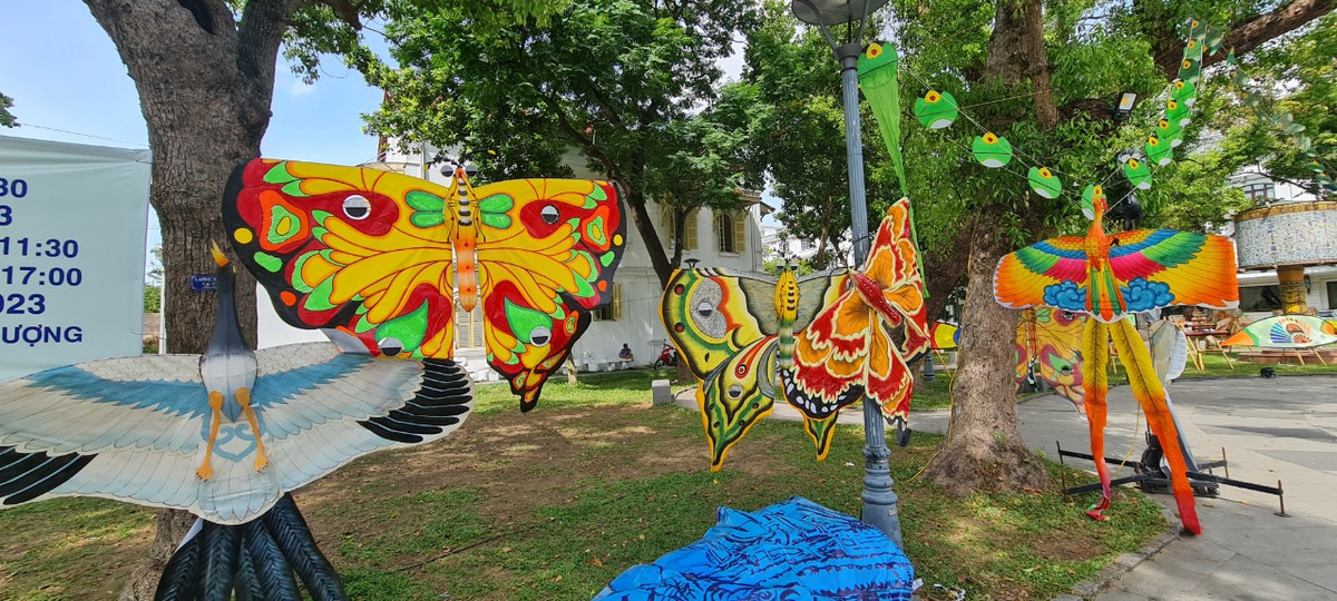 Lễ hội Diều quốc tế đã mang tới một không gian đầy màu sắc, sinh động và ngập tràn sức sống cho thành phố Huế xinh đẹp và thơ mộng.