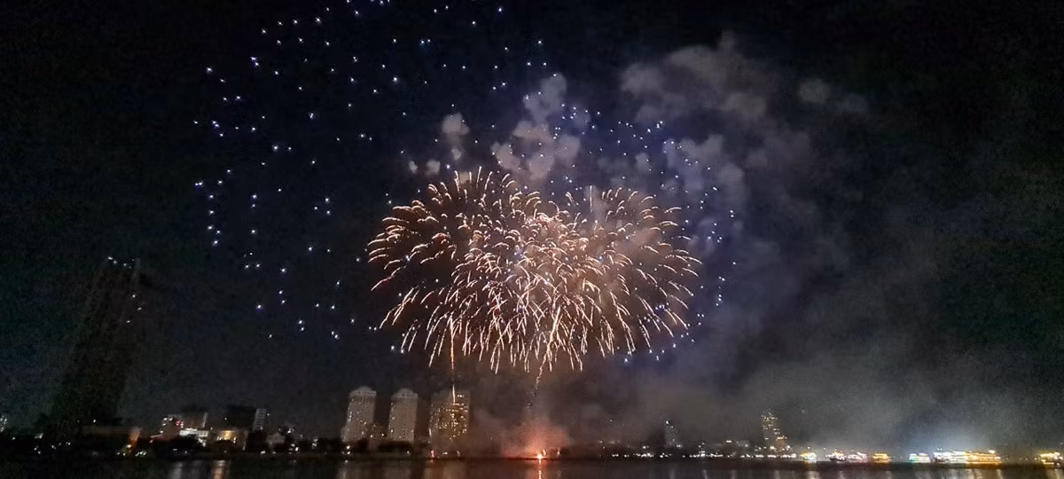 Khai mac Le hoi phao hoa Da Nang: Khan dai khong con cho trong-Hinh-5