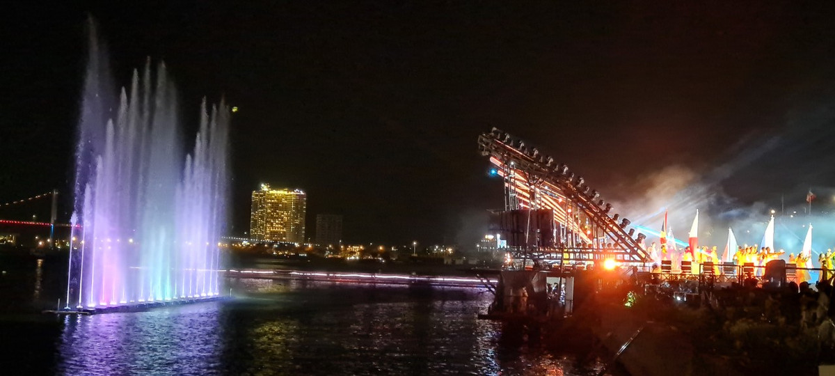 Khai mac Le hoi phao hoa Da Nang: Khan dai khong con cho trong-Hinh-11