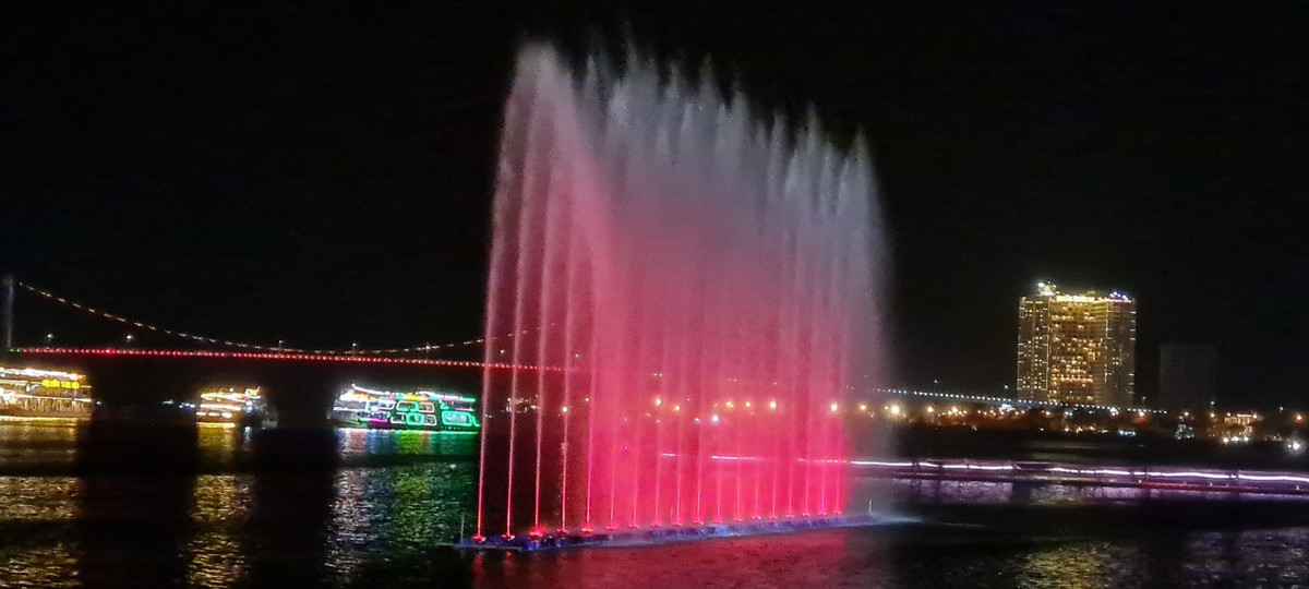 Khai mac Le hoi phao hoa Da Nang: Khan dai khong con cho trong-Hinh-12