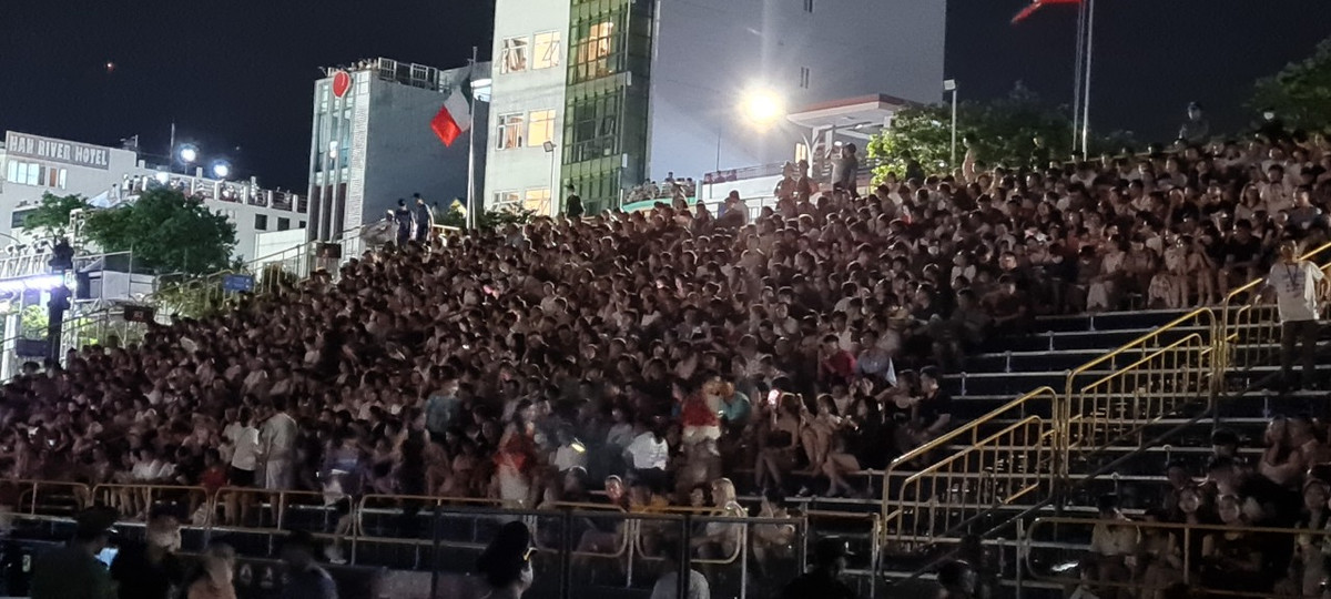 Khai mac Le hoi phao hoa Da Nang: Khan dai khong con cho trong-Hinh-3