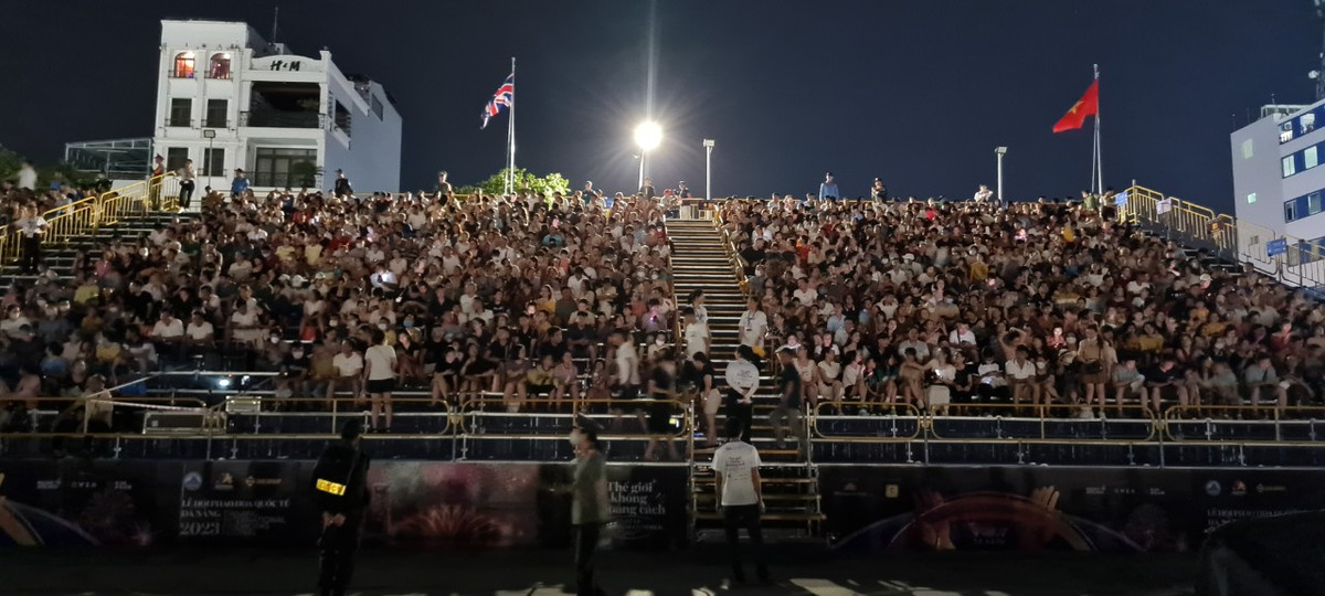 Khai mac Le hoi phao hoa Da Nang: Khan dai khong con cho trong-Hinh-2