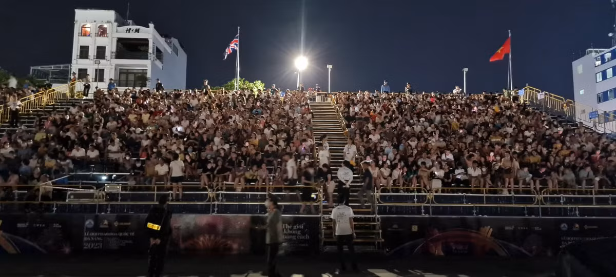 Khai mac Le hoi phao hoa Da Nang: Khan dai khong con cho trong-Hinh-2