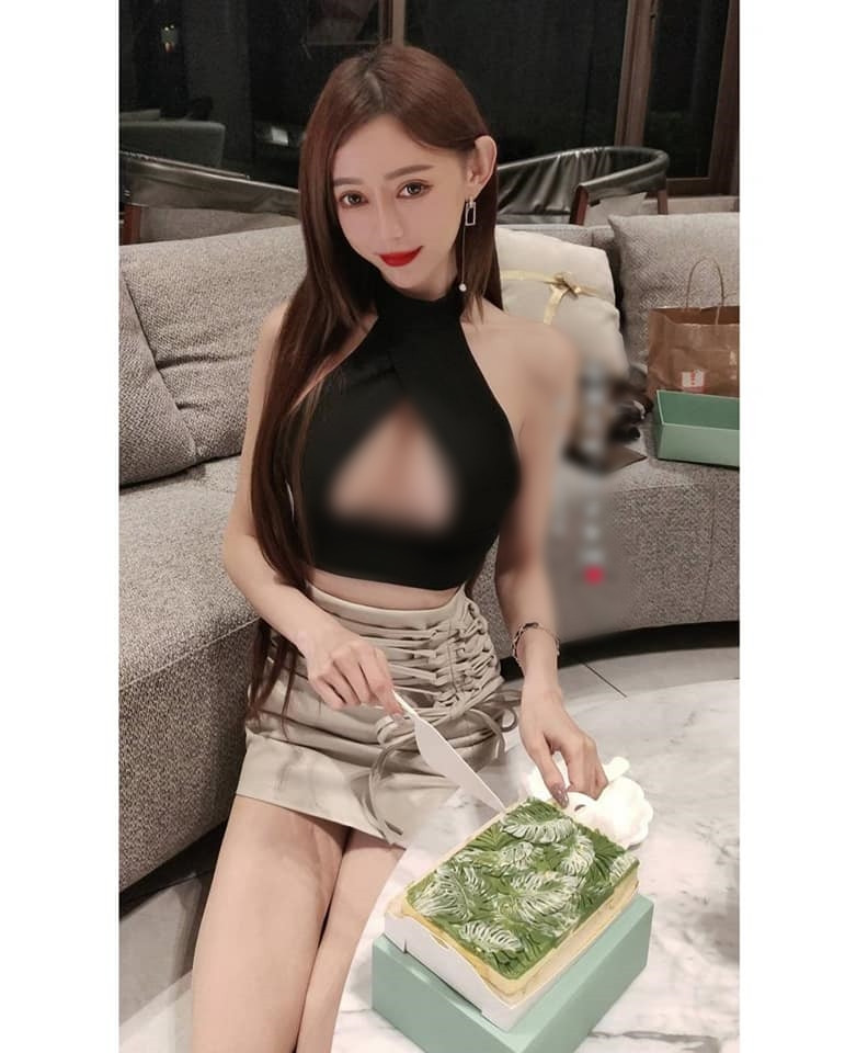 Theo tìm hiểu, Nagase Kunni từng học đại học tại Kyoto, Nhật Bản, chuyên ngành tiếng Nhật. Sau khi tốt nghiệp, cô nàng làm việc tại Nhật Bản một thời gian.