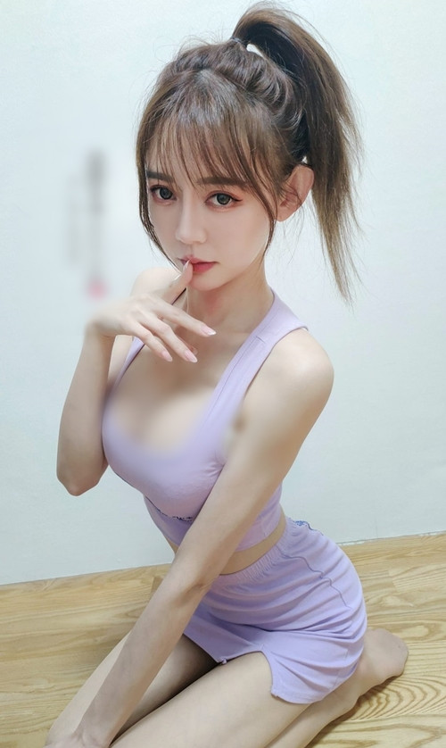 Hiện, Nagase Kunni duy trì cả công việc làm người mẫu và giáo viên dạy tiếng Nhật. Cô nàng được dân mạng ưu ái tặng danh hiệu "Nữ giáo viên tiếng Nhật xinh đẹp nhất Đài Loan".