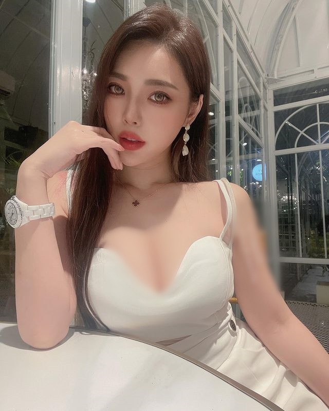 Hiện tại, công việc kinh doanh của Chu Miêu Miêu rất ổn, sự nghiệp đang phất lên như diều gặp gió.