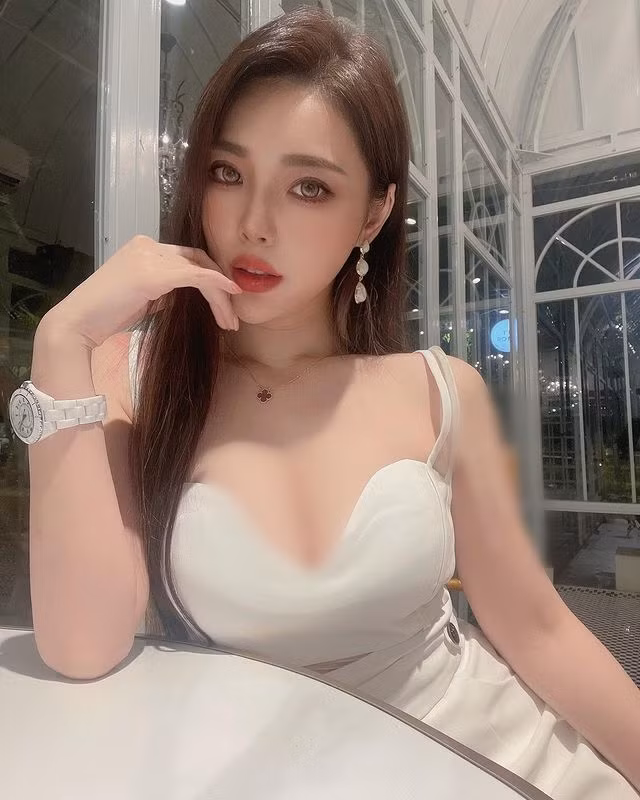 Hiện tại, công việc kinh doanh của Chu Miêu Miêu rất ổn, sự nghiệp đang phất lên như diều gặp gió.