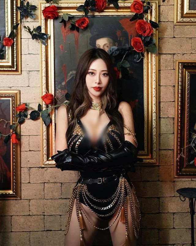 Các fan hâm mộ của Mân Mân cho rằng, cô nàng nên đầu tư hơn về hình ảnh của mình, bớt tạo chiêu trò, như thế thì sẽ có duyên người qua đường hơn.