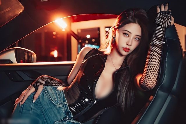 Ngoài đời, gu ăn mặc của hot girl xinh đẹp cũng rất thời thượng, luôn trẻ trung, nữ tính và tràn ngập tính quyến rũ.