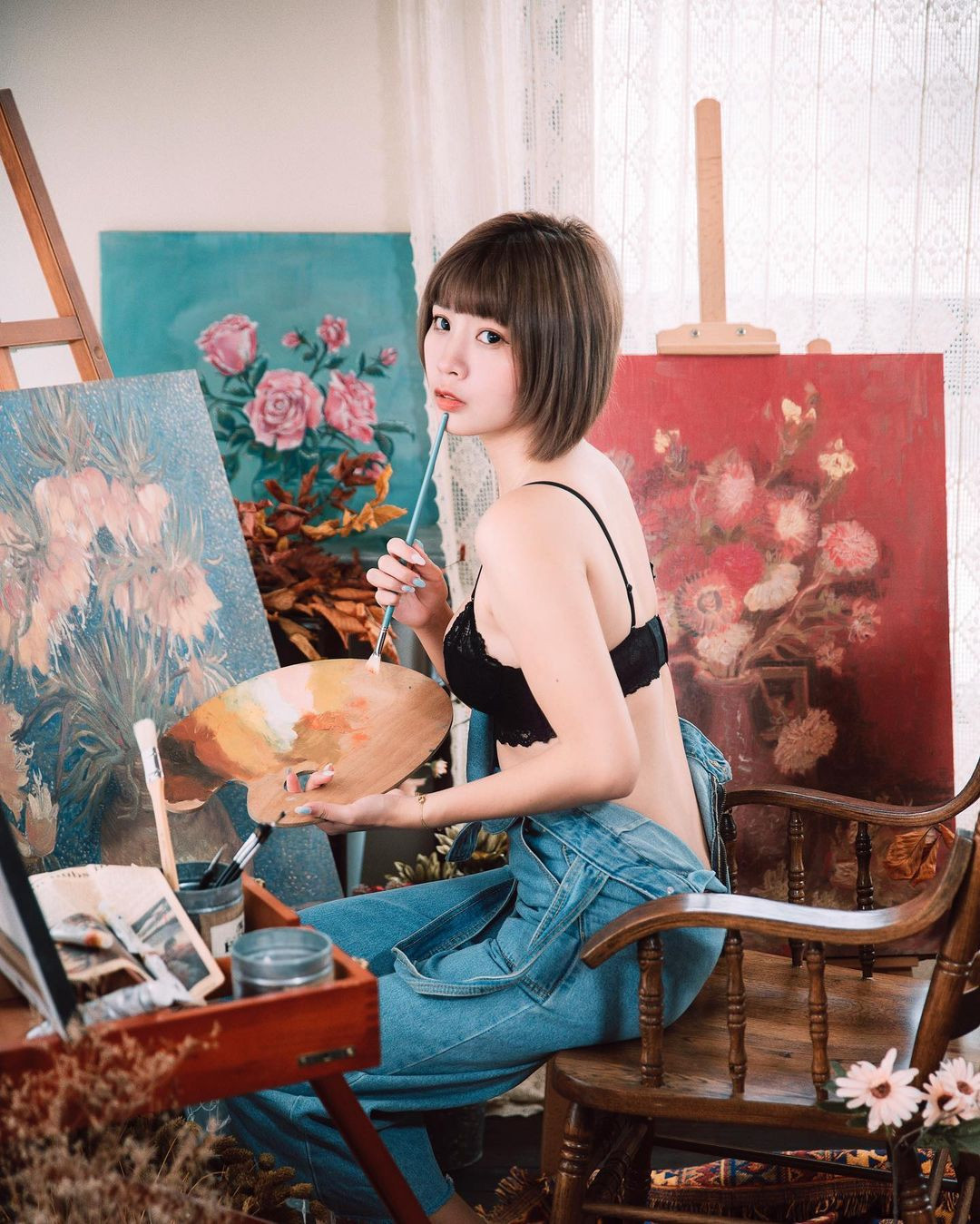 Mọi người cho rằng Bội Bội đang sai lầm khi ngày càng hở hang, thiếu vải để thu hút sự chú ý.