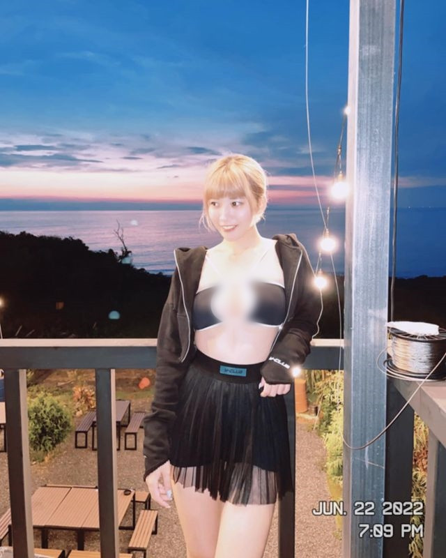 Mặc dù lần nào xuất hiện, hot girl cũng gây xôn xao, tuy nhiên duyên người qua đường sẽ mất hết, cô nàng cũng khó có fan trung thành.