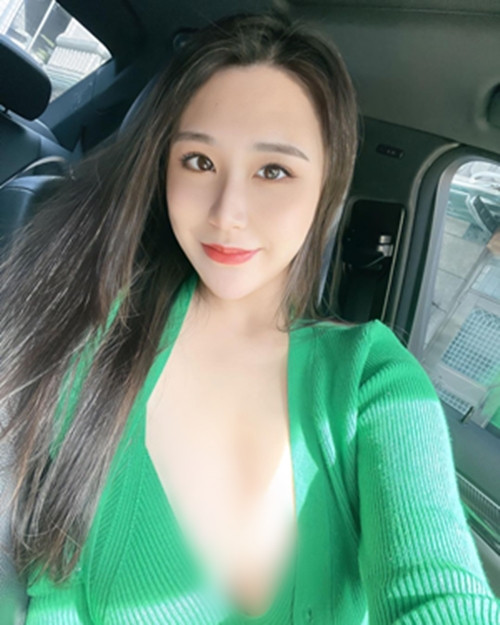 Theo tìm hiểu, ngoài việc là một hot girl, KOL, người mẫu, Tôn Tôn mới bước chân sang lĩnh vực làm huấn luyện viên thể hình.