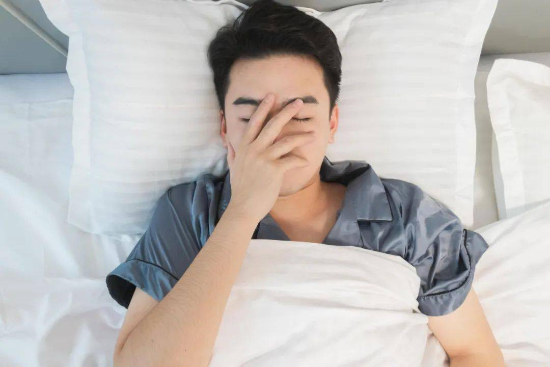 Chay nuoc dai khi ngu kem dieu nay, coi chung dot quy