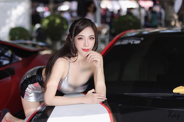 Cô nàng cũng đang vươn lên, trở thành một trong những hot girl có được sự quan tâm liên tục của dư luận.