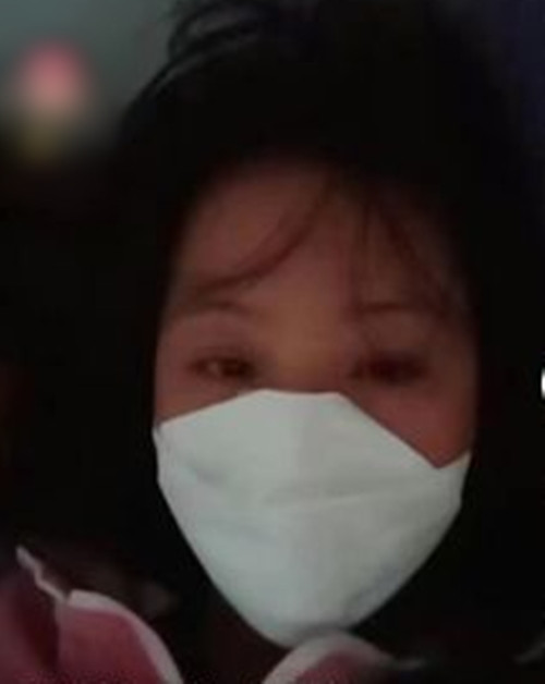 Me uong nuoc tieu cua con trai de ha sot gay choang