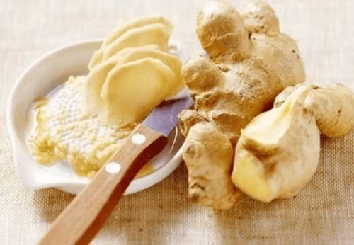 Đàn ông xát gừng vào lòng bàn chân, 2 điều kỳ diệu đến Dan ong xat gung vao long ban chan, 2 dieu ky dieu den