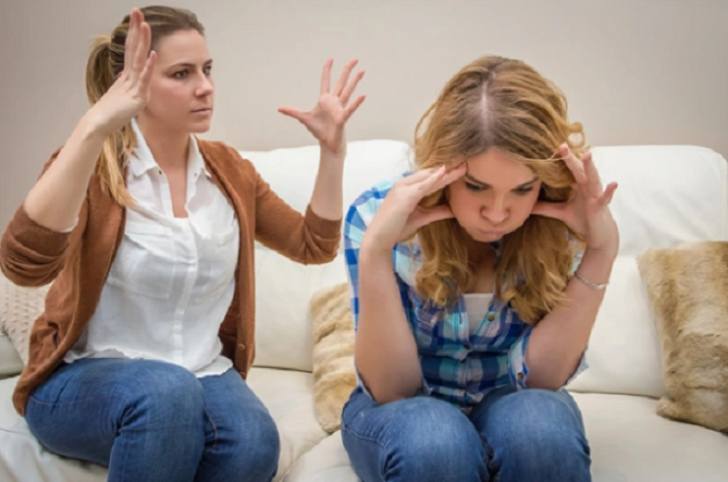 Con gai ra mat ban trai, me gat: 