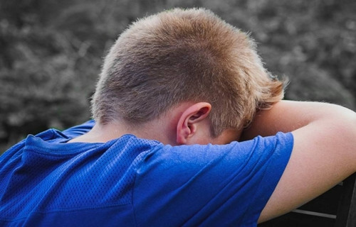 Nho ban trong em trai, co gai an han ca doi