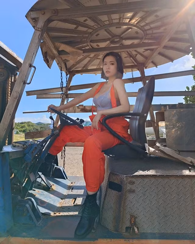 ...thì cũng có một số bộ phận cho rằng hot girl xinh đẹp này đang "dựa hơi" của tuyển Argentina.