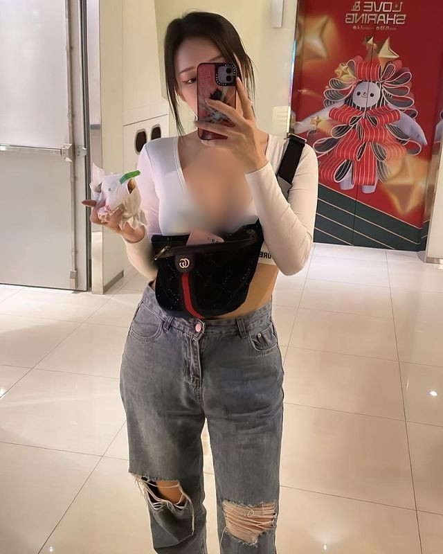 Theo tìm hiểu, hot girl Hà Ngữ Huyên từng là hạ sĩ trong Lực lượng Không quân Đài Loan.