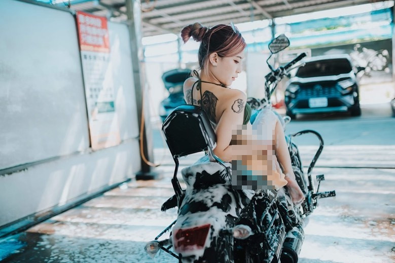 Huống chi, những hình ảnh đều được thực hiện trong không gian thoáng đãng, thực sự rất lạnh.