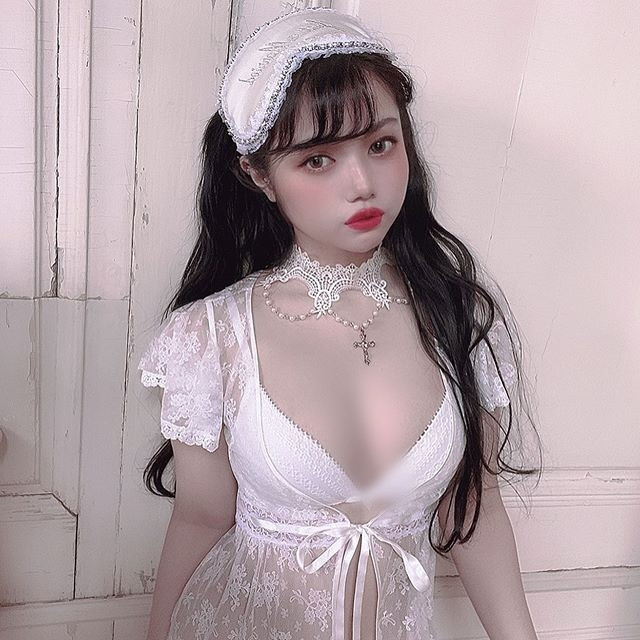 Theo fan hâm một của Murata Mikako, cô nàng sở hữu vẻ đẹp đối lập, vừa ngây thơ trong sáng lại vừa quyến rũ, bốc lửa.