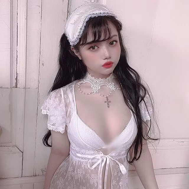 Theo fan hâm một của Murata Mikako, cô nàng sở hữu vẻ đẹp đối lập, vừa ngây thơ trong sáng lại vừa quyến rũ, bốc lửa.