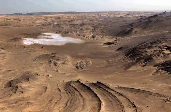 Trong vài năm sau đó, 3 người đi xe Jeep để khám phá Lop Nur, nhưng rồi "bặt vô âm tín". Sau đó, các nhà thám hiểm đã tìm thấy thi thể của hai người trong số họ cách Lâu Lan không xa. Nguyên nhân cái chết không rõ, tung tích của một người cũng chưa thể xác định.