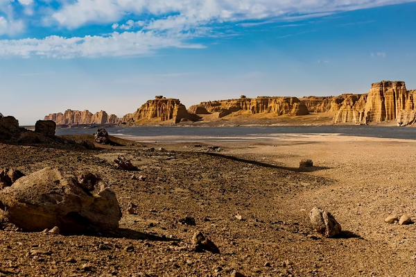 Sau nhiều nghiên cứu, có khoảng 250 triệu tấn mỏ kali ở phía Bắc Lop Nur. Nếu được khai khác chúng sẽ hỗ trợ nhiều cho nền nông nghiệp Trung Quốc không phải phụ thuộc việc đi nhập khẩu phân bón kali, giải quyết việc làm của hàng triệu người lao động.