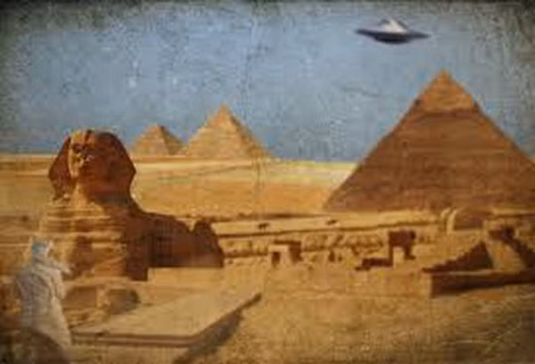 “Ngày 22, tháng thứ ba của mùa đông, giờ thứ sáu trong ngày (...) một trong số các nhà biên niên (người ghi chép sử sách) của cuốn sách “The House of Life” (Ngôi nhà của sự sống) đã phát hiện một “đĩa lửa” kỳ lạ đang tiến đến từ trên bầu trời. Nó không có đầu. Hơi thở từ miệng nó phát ra một mùi hôi khó chịu”.