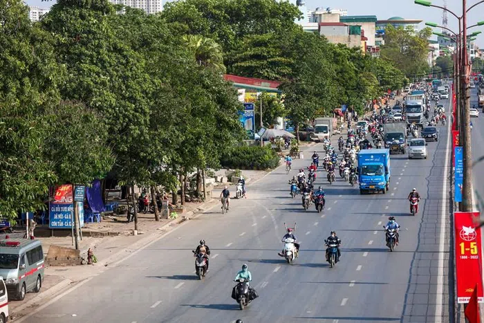 Tại nút giao Giải Phóng-Ngọc Hồi (quận Hoàng Mai), từ 15 giờ 30 chiều ghi nhận các phương tiện đổ dồn về mỗi lúc một đông. (Ảnh: PV/Vietnam+)