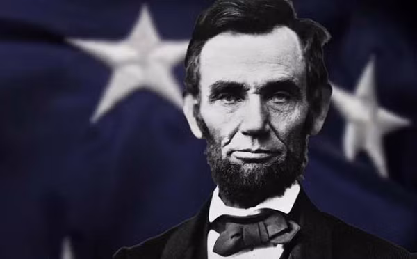 Sự kiện hoàn toàn trùng khớp xảy ra trong năm đó. Cụ thể, vào ngày 1/1 tổng thống Mỹ Abraham Lincoln chính thức đưa ra Tuyên ngôn giải phóng nô lệ, kêu gọi quân đội liên bang giải phóng toàn bộ nô lệ ở các bang nổi dậy. Có khoảng 3 triệu nô lệ được tuyên bố được tự do mãi mãi.