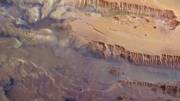 Mặt trăng có điều kiện khắc nghiệt hơn rất nhiều so với sao Hỏa. Mặt trăng có điều kiện khắc nghiệt hơn rất nhiều so với sao Hỏa. Sao Thủy không phải là một mục tiêu triển vọng cho chuyến thám hiểm do sao Thủy không có những điều kiện tương đồng với Trái đất.