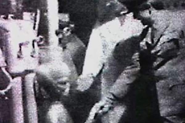 Có một vài người trong quân đội đã công khai nói về người ngoài hành tinh như Schneider. Schneider được tìm thấy đã chết tại căn hộ của ông vào ngày 17/01/1996, trong một tình huống có nhiều nghi vấn. Rất nhiều người tin rằng ông đã bị giết hại mặc dù kết quả điều tra kết luận đó là một vụ tự tử.