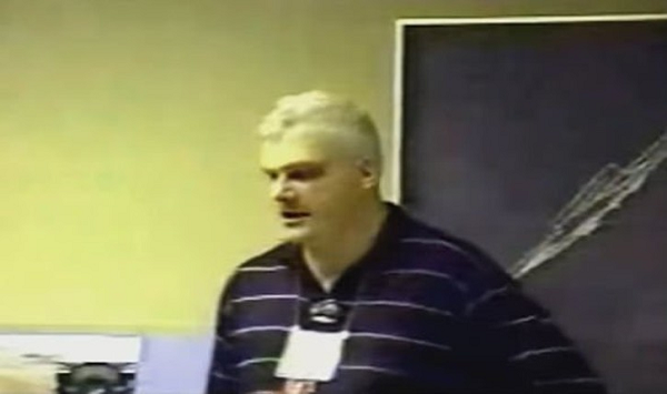 Bức ảnh được chụp vào năm 1943. Schneider nói rằng Thor đã làm cho quân đội Mỹ từ năm 1937. Thor có sáu ngón trên mỗi bàn tay, một quả tim quá cỡ, một lá phổi khổng lồ.