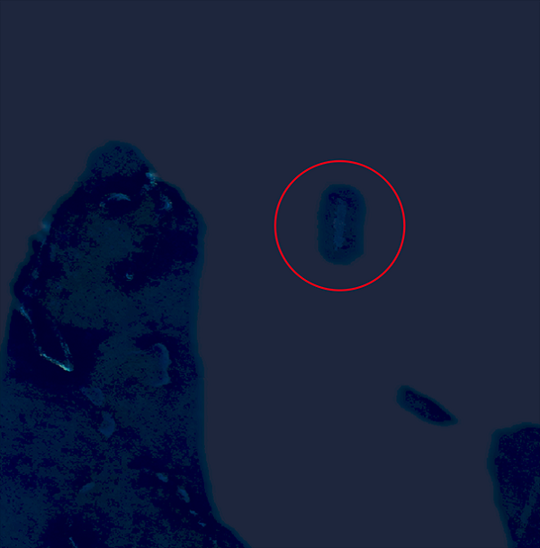 Thuyền trưởng Cook thời đó dường như đã trùng hợp đi ngang qua đúng lúc tảng đá khổng lồ này yên vị nơi đây, nên đã hiểu nhầm đó là một hòn đảo. Đặc biệt, những tảng đá bọt này rất dễ bị trôi theo dòng chảy của nước.